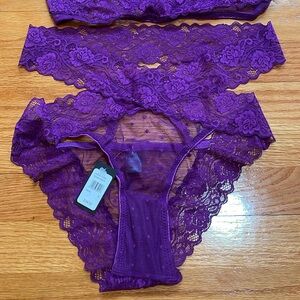 Frederick’s of Hollywood Alexia Love Bralette and Panties Set (Brand New)